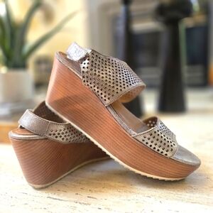 *Trask* Silver Perf Leather Platform Sandals- Near New